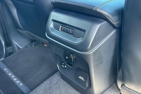 2025 Ford Everest Platinum 3.0L thumb-8