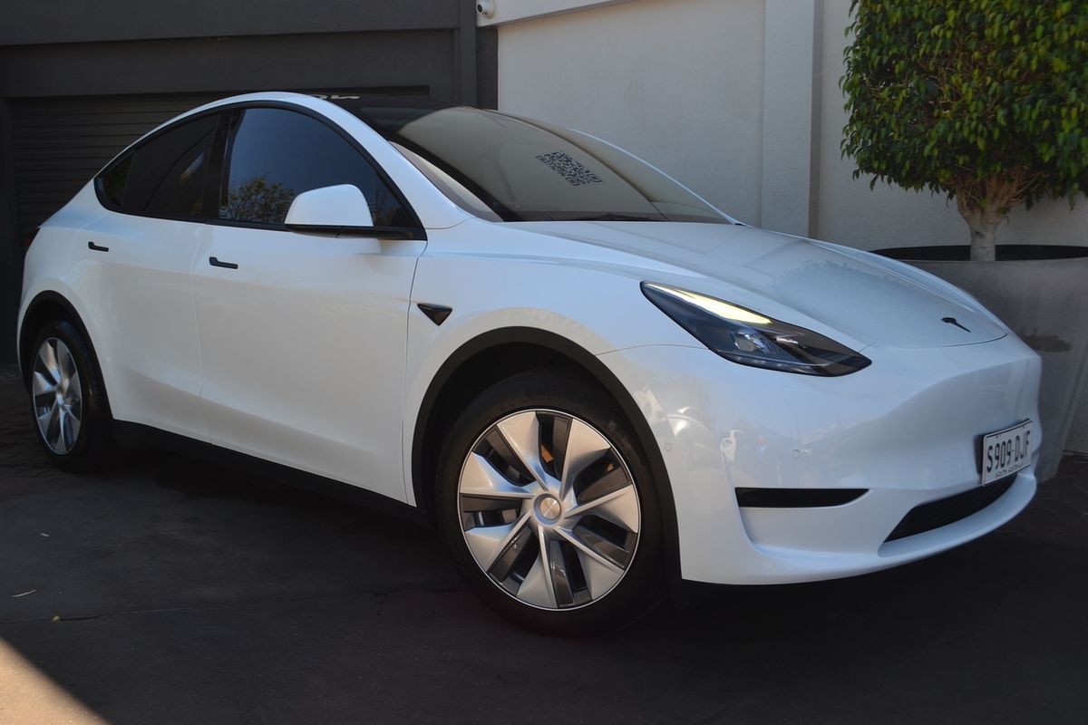2023 Tesla Model Y Rear-Wheel Drive
