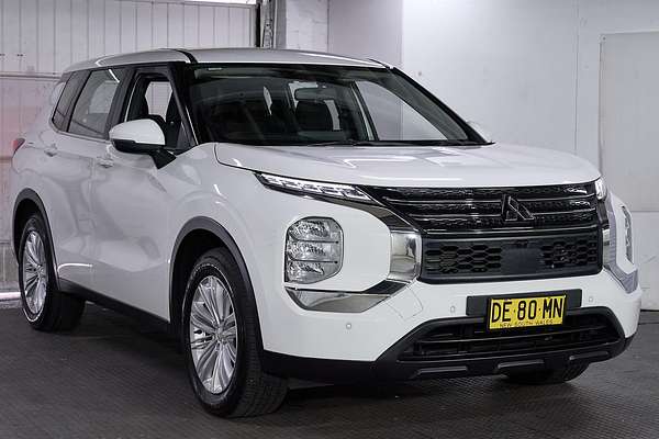 2022 Mitsubishi Outlander ES ZM