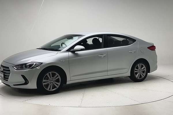 2017 Hyundai Elantra Active AD thumb-3