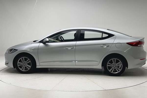 2017 Hyundai Elantra Active AD thumb-4