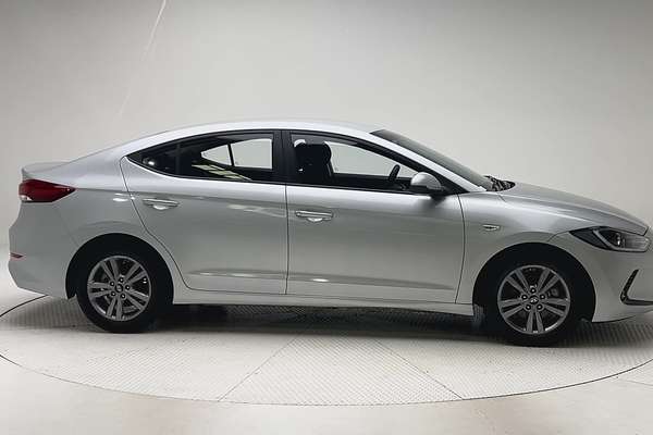 2017 Hyundai Elantra Active AD thumb-8