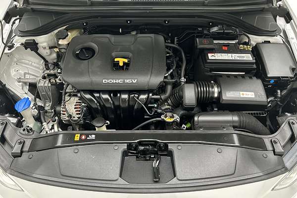 2017 Hyundai Elantra Active AD thumb-10