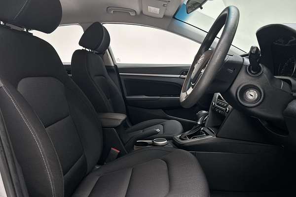 2017 Hyundai Elantra Active AD thumb-12