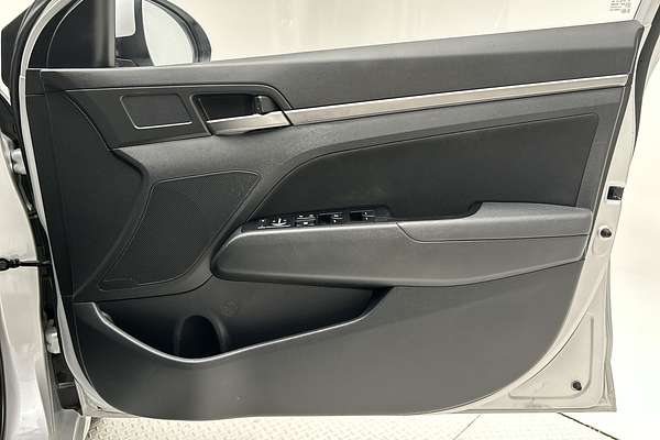 2017 Hyundai Elantra Active AD thumb-18