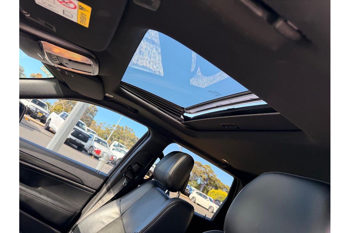 2019 Jeep Grand Cherokee Night Eagle WK