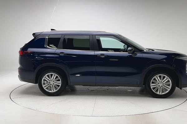 2023 Mitsubishi Outlander LS ZM thumb-8