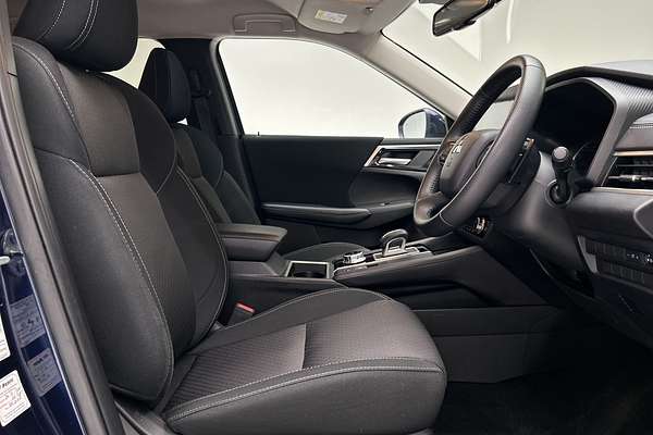 2023 Mitsubishi Outlander LS ZM thumb-12