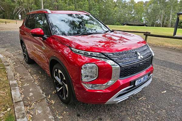 2025 Mitsubishi Outlander PHEV Exceed ZM