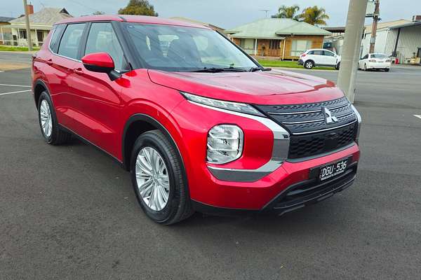 2025 Mitsubishi Outlander ES ZM