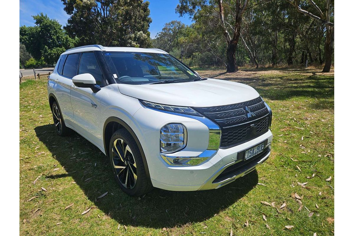 2025 Mitsubishi Outlander PHEV Exceed ZM