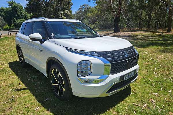 2025 Mitsubishi Outlander PHEV Exceed ZM