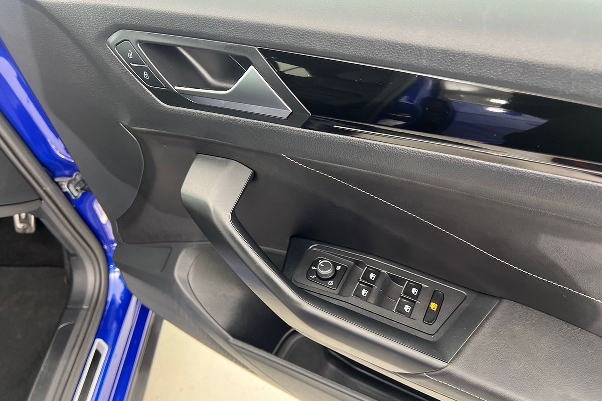 2022 Volkswagen T-Roc 140TSI R-Line D11