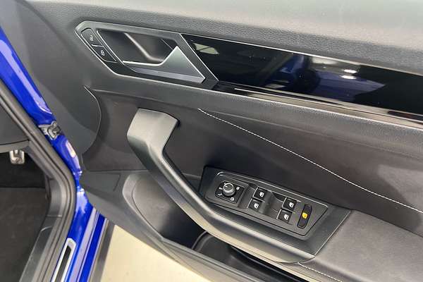 2022 Volkswagen T-Roc 140TSI R-Line D11 thumb-9