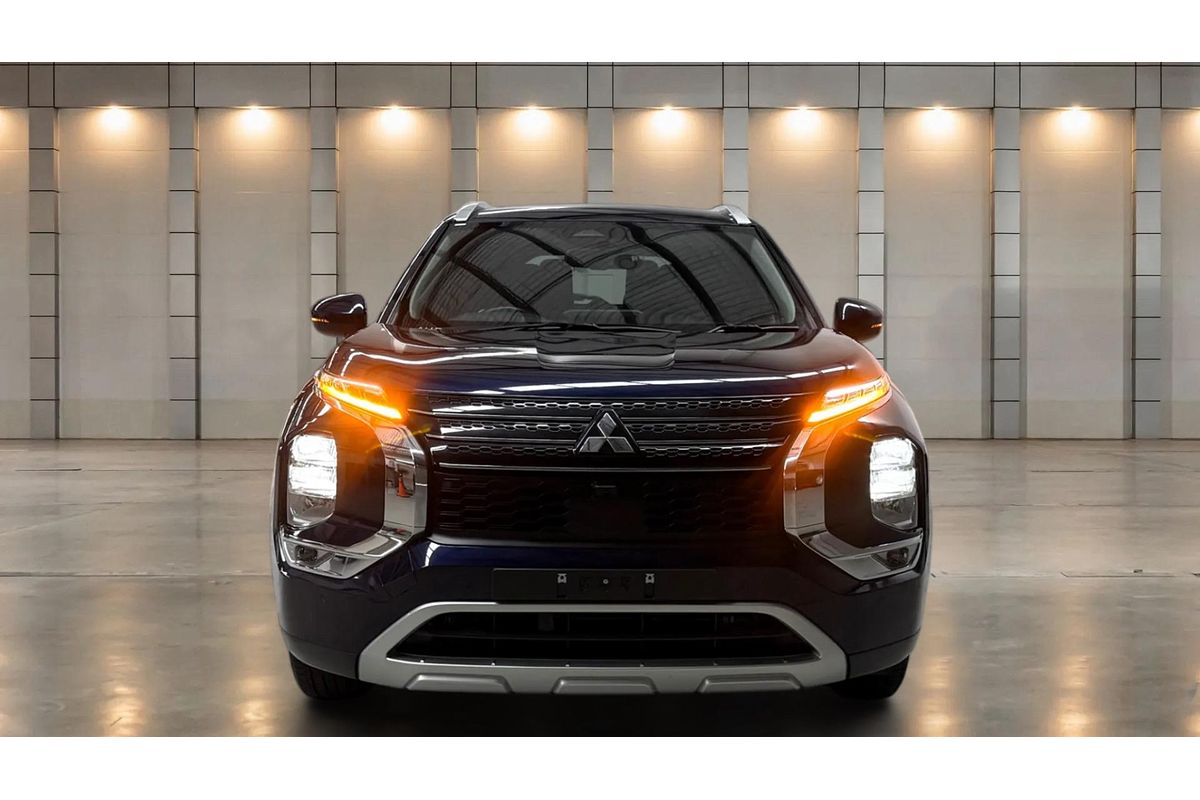 2023 Mitsubishi Outlander LS ZM