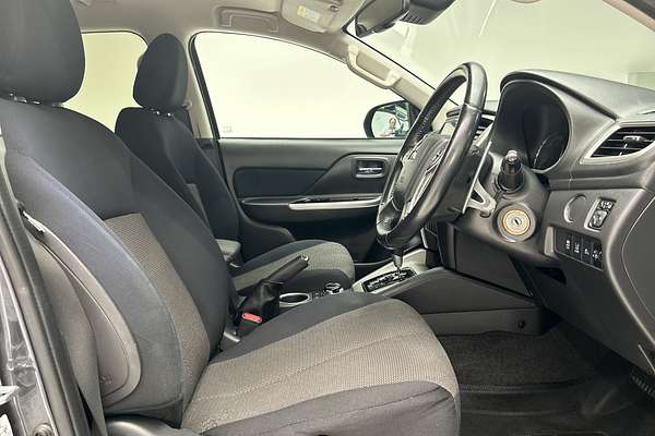 2019 Mitsubishi Triton GLS MR 4X4 thumb-12