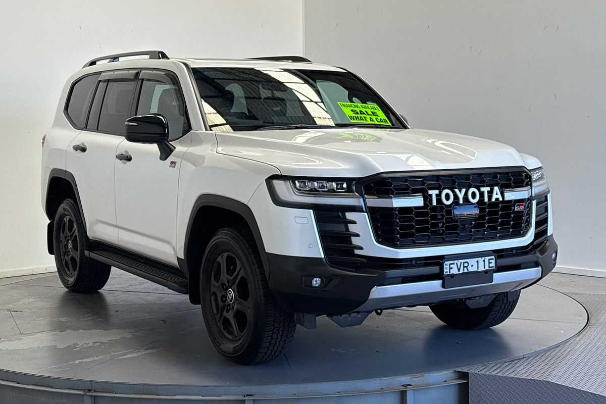 2025 Toyota Landcruiser GR Sport FJA300R