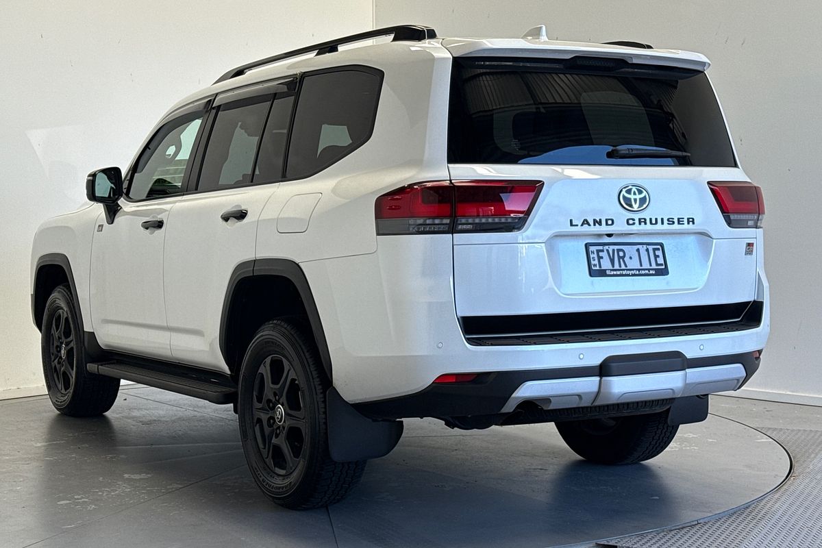 2025 Toyota Landcruiser GR Sport FJA300R