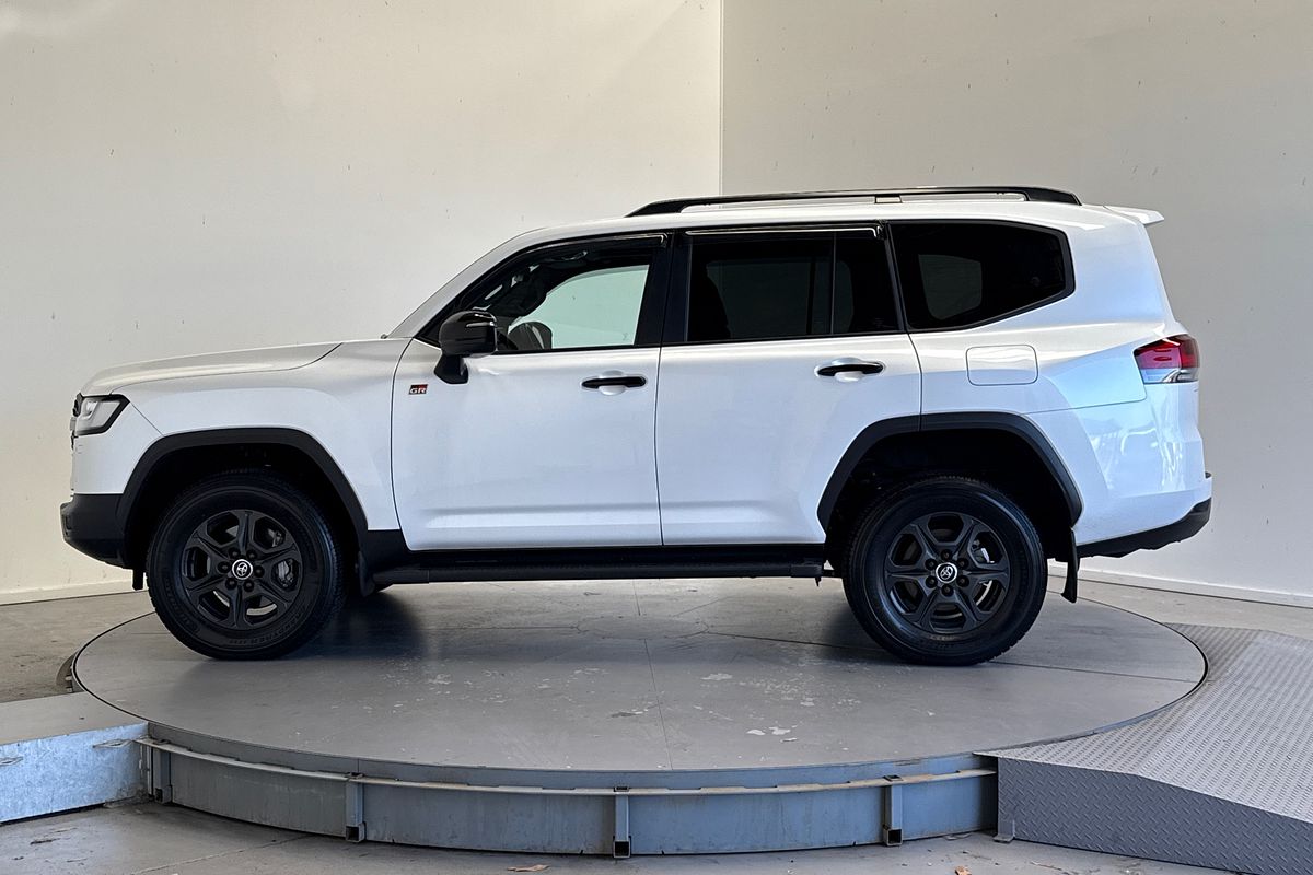 2025 Toyota Landcruiser GR Sport FJA300R