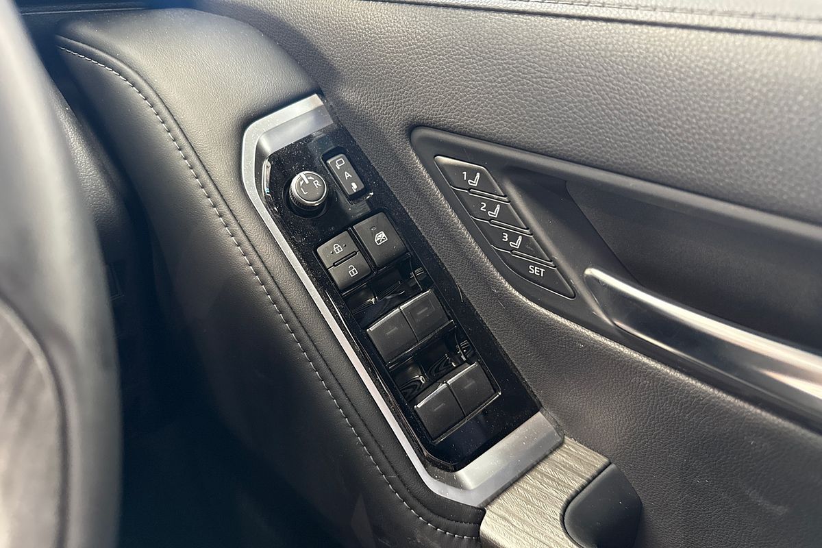 2025 Toyota Landcruiser GR Sport FJA300R