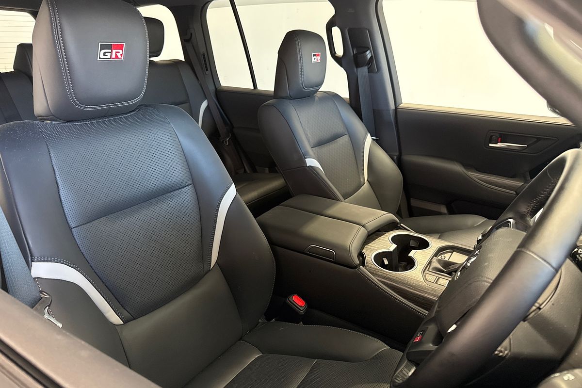 2025 Toyota Landcruiser GR Sport FJA300R