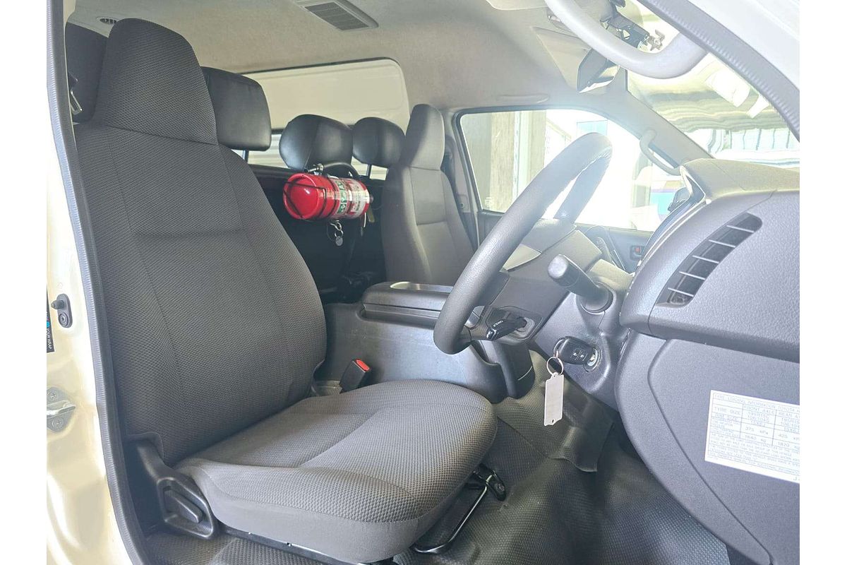 HIACE KDH223R MY16 COMMUTER (12 SEATS) 3.0L DT4 DIESEL TURBO F/INJ 4 SP AUTOMATIC BUS 