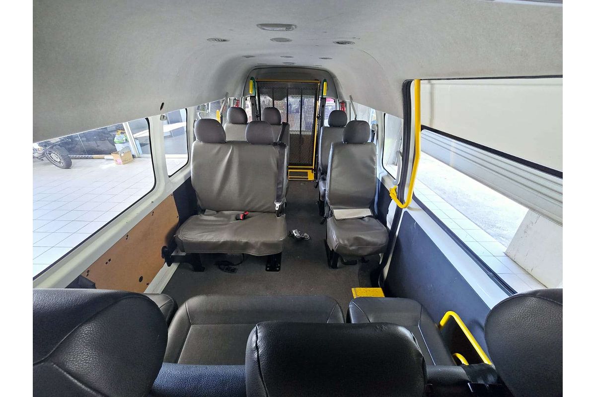 HIACE KDH223R MY16 COMMUTER (12 SEATS) 3.0L DT4 DIESEL TURBO F/INJ 4 SP AUTOMATIC BUS 