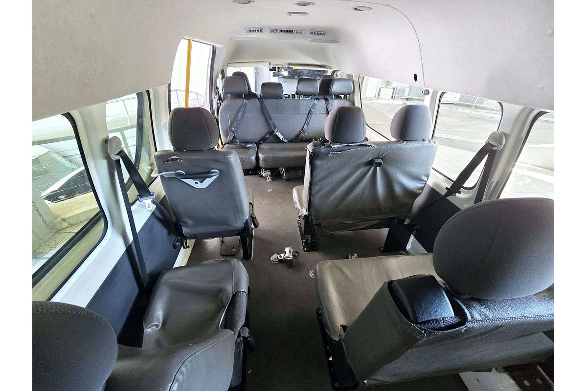 HIACE KDH223R MY16 COMMUTER (12 SEATS) 3.0L DT4 DIESEL TURBO F/INJ 4 SP AUTOMATIC BUS 