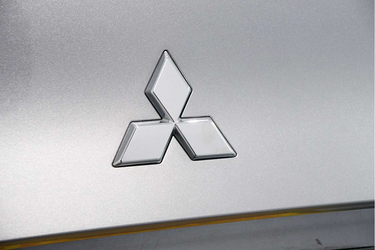 2023 Mitsubishi Outlander ES ZM