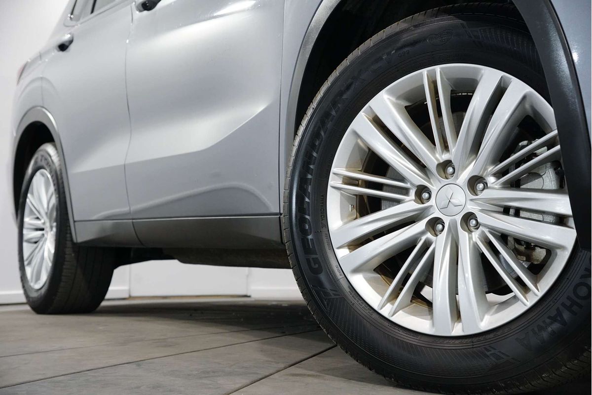 2023 Mitsubishi Outlander ES ZM