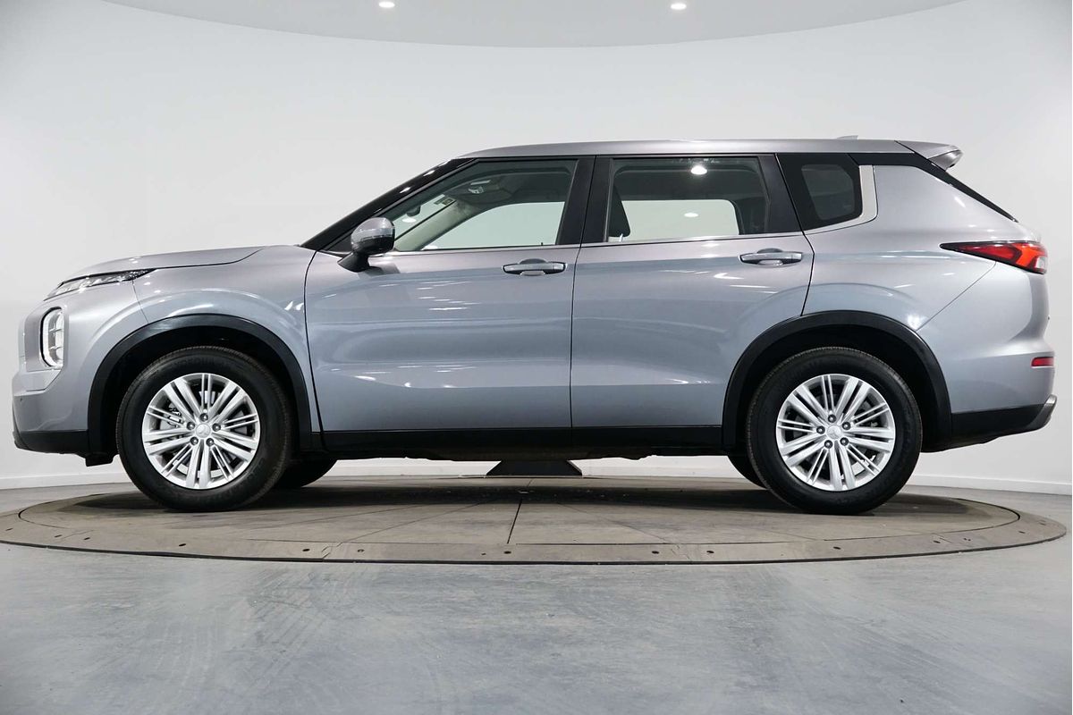 2023 Mitsubishi Outlander ES ZM