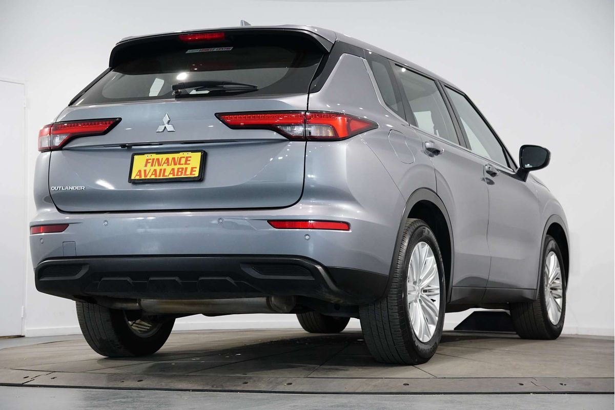 2023 Mitsubishi Outlander ES ZM