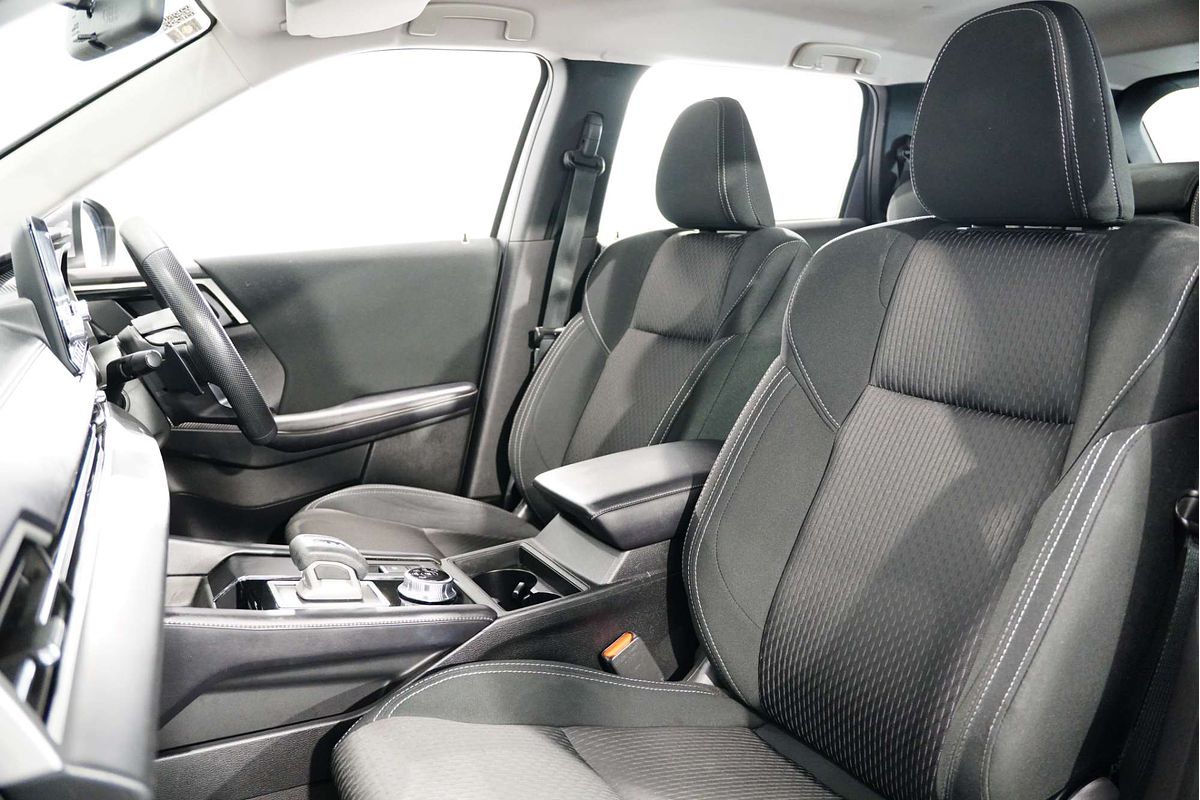 2023 Mitsubishi Outlander ES ZM