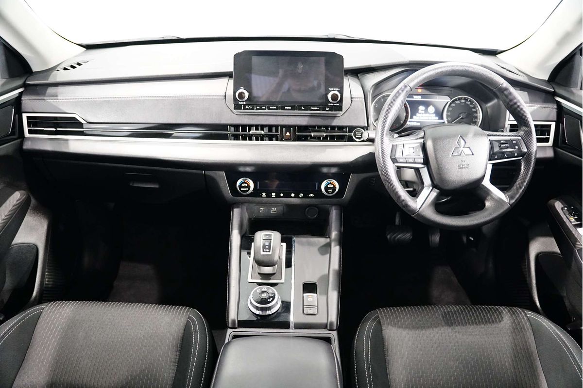 2023 Mitsubishi Outlander ES ZM