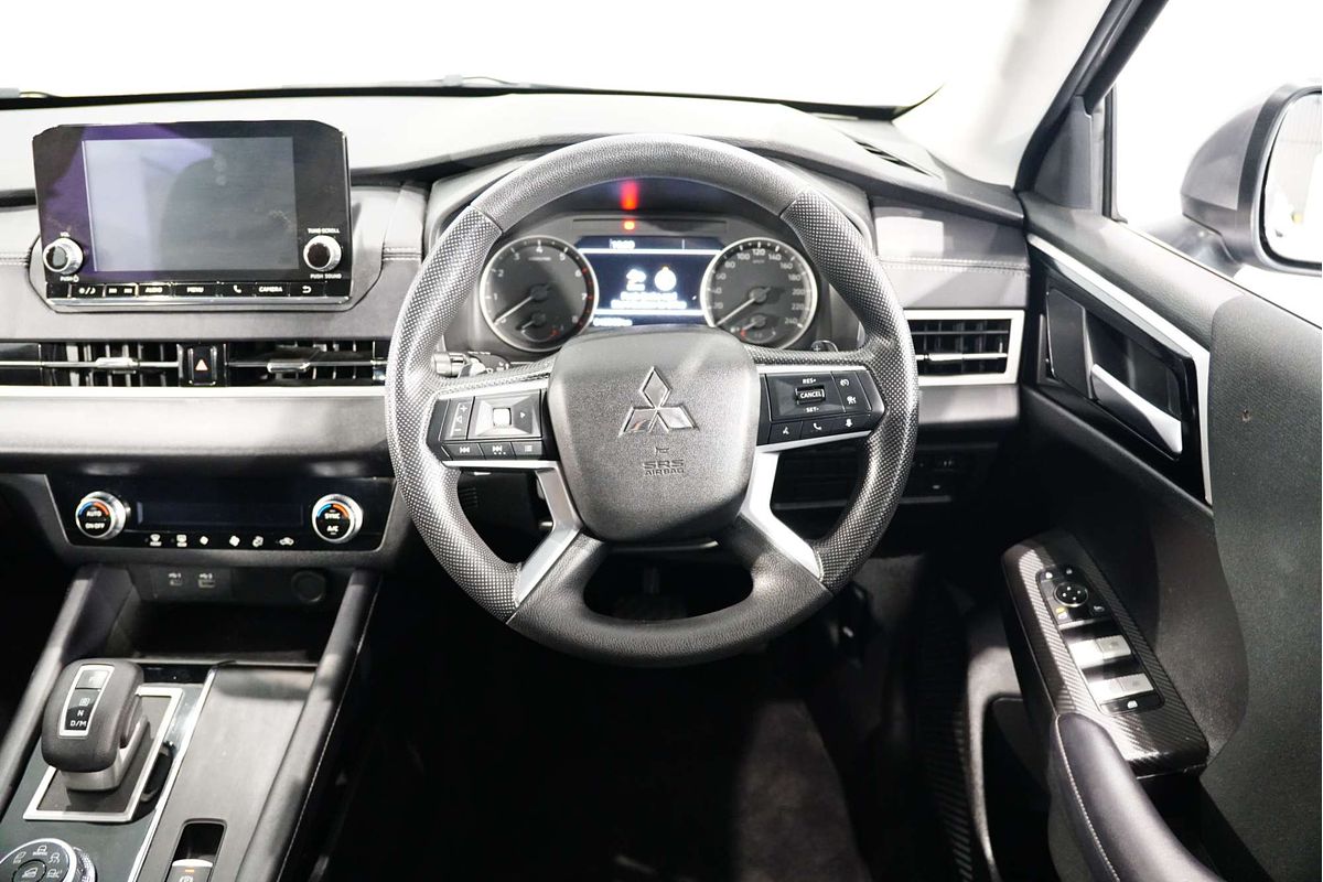 2023 Mitsubishi Outlander ES ZM