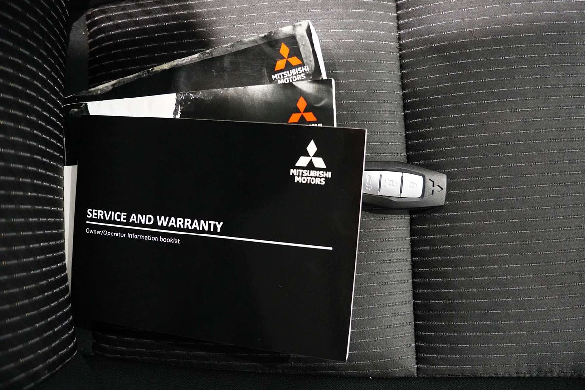 2023 Mitsubishi Outlander ES ZM