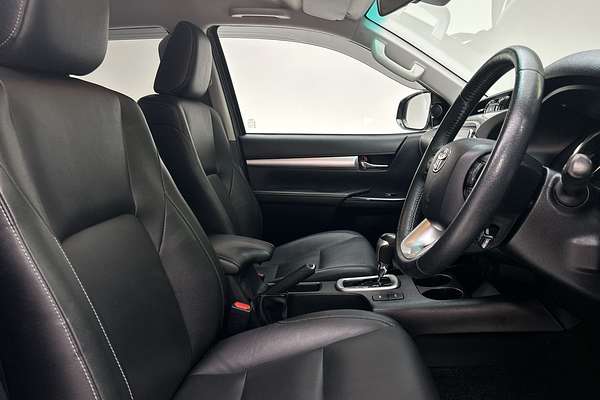 2022 Toyota Hilux SR5 GUN126R 4X4 thumb-12