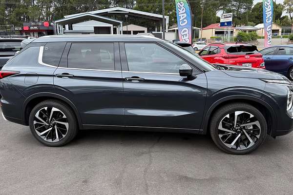 2024 Mitsubishi Outlander Exceed ZM thumb-5