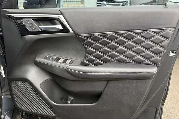 2024 Mitsubishi Outlander Exceed ZM thumb-6