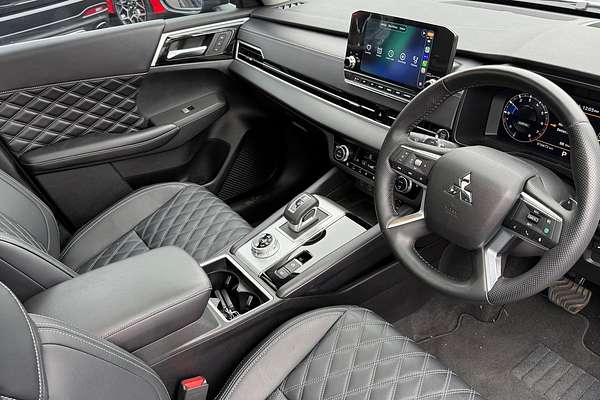 2024 Mitsubishi Outlander Exceed ZM thumb-7