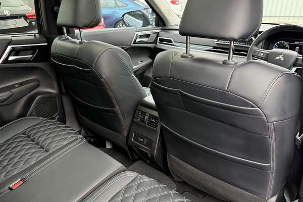 2024 Mitsubishi Outlander Exceed ZM thumb-9