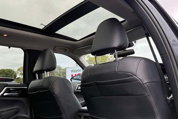 2024 Mitsubishi Outlander Exceed ZM thumb-10