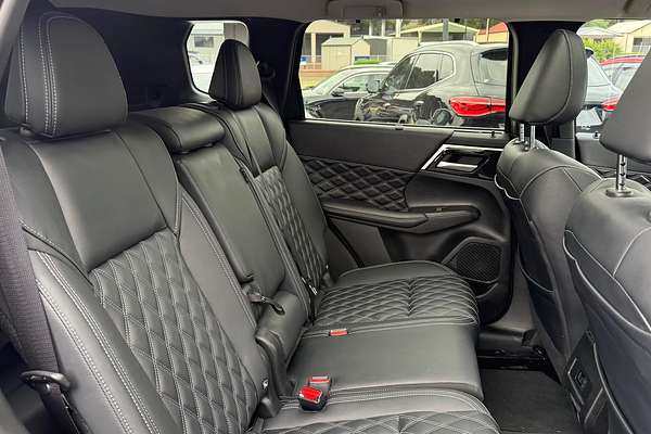 2024 Mitsubishi Outlander Exceed ZM thumb-11