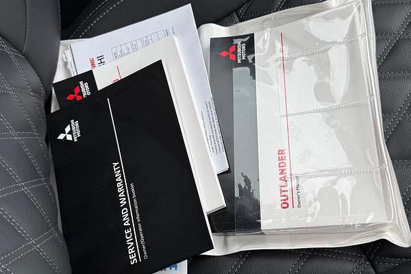 2024 Mitsubishi Outlander Exceed ZM thumb-36