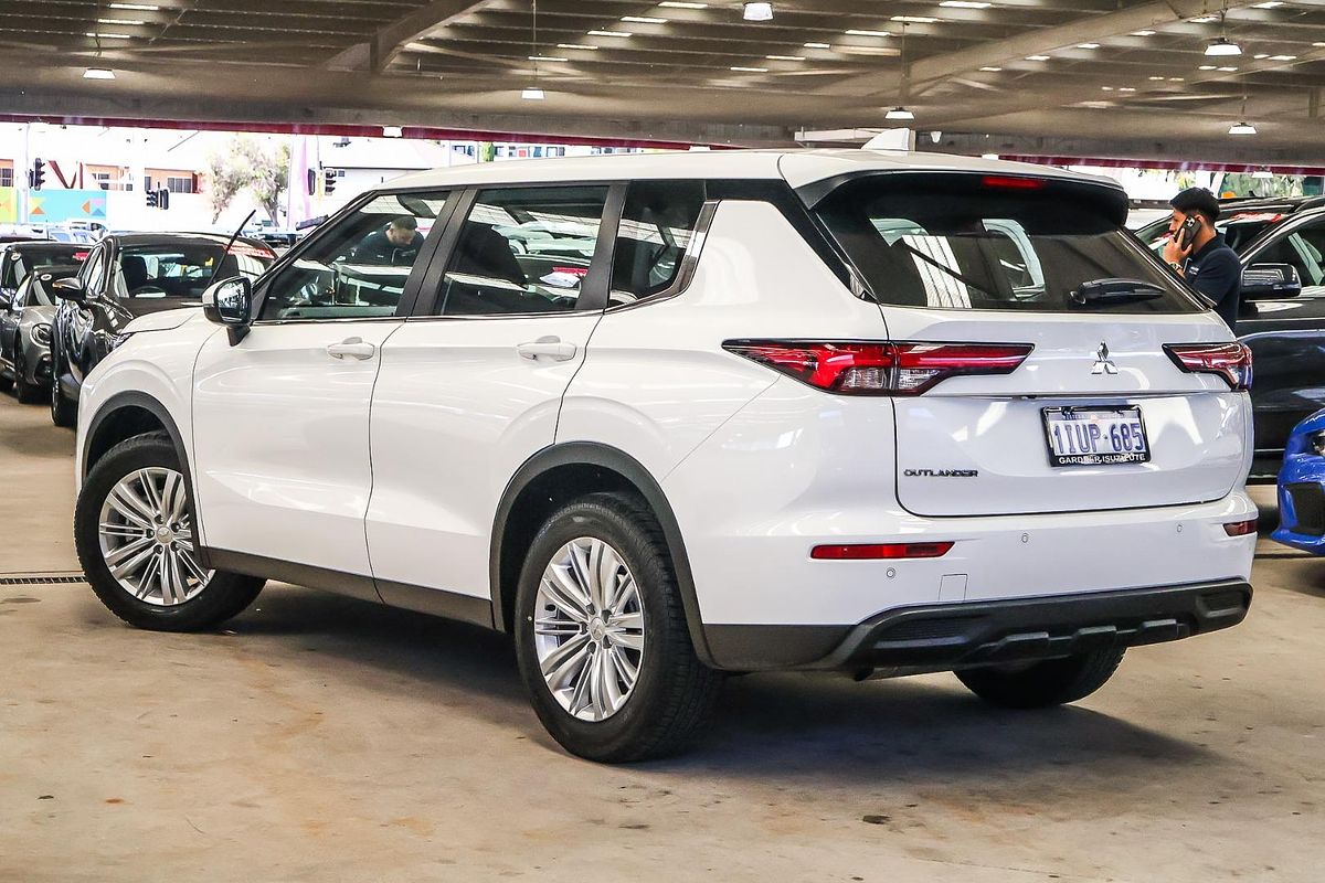 2024 Mitsubishi Outlander ES ZM