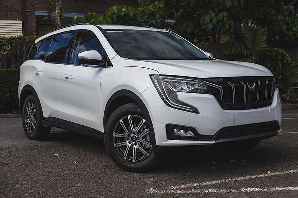 2025 Mahindra XUV700 AX7