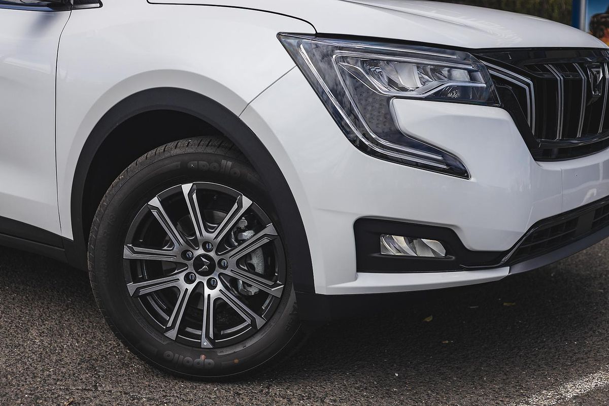 2025 Mahindra XUV700 AX7L