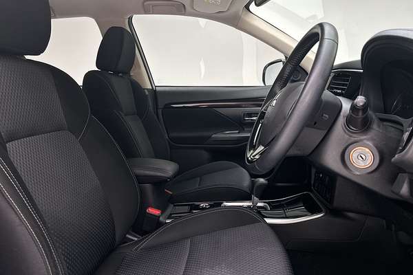 2021 Mitsubishi Outlander ES ZL thumb-12