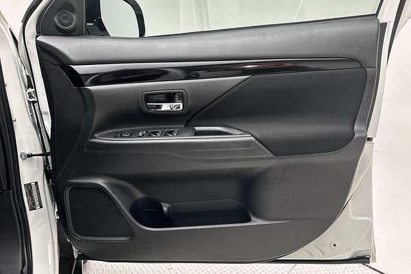 2021 Mitsubishi Outlander ES ZL thumb-18