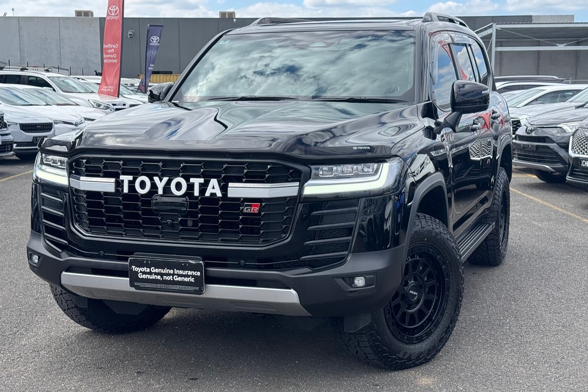 2025 Toyota Landcruiser GR Sport FJA300R